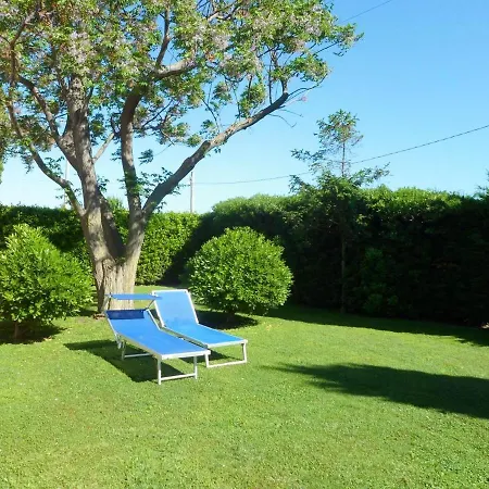 Apartment With Terrace In 28 M² + Parking Included Pescia Romana